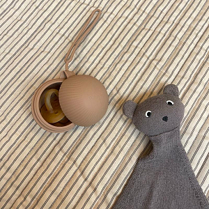 Контейнер для пустышки nuuroo "Camille Chocolate Malt", шоколадый